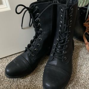 Combat boots